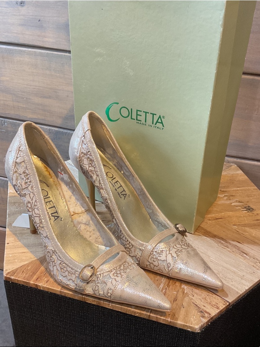 Coleta made in Italy Beige Lace Pointed Toe Pumps with Buckle
